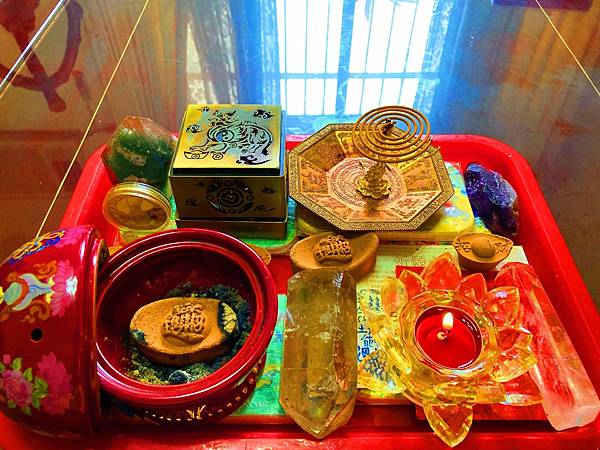 供燈點燃智慧光，照亮世界除無明，般若智慧之心燈，身心靈充滿能