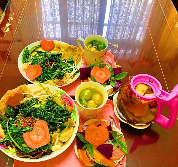 苗栗仙妹專程來,吸收芬多精靈氣,招待五行能量餐,感恩送法國絲 苗栗仙妹專程來,吸收芬多精靈氣,招待五行能量餐,感恩送法國絲