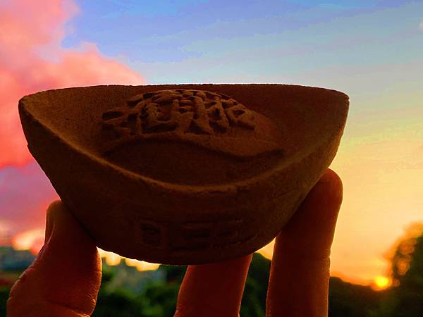 對元寶嘴角微笑，美從生活中修練，家是最好的道場，心定能量發靈