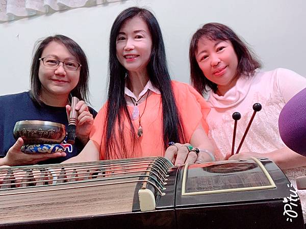 君妹帶來小仙女，歡喜入山結善縁，招待能量蔬果餐，感恩送我堅果