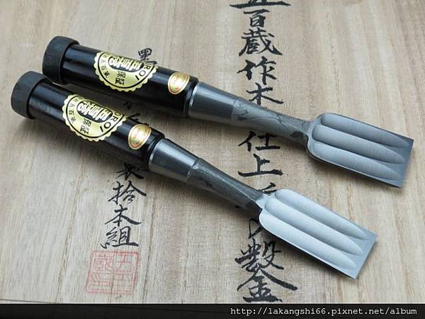 木目仕上，鋼面凹槽三枚(1) (640x480)