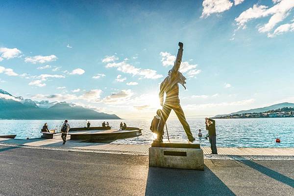 Freddie-Mercury-statue