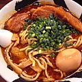 中餐:麵屋武藏拉麵，價值1280Yen，麵Q湯濃肉軟嫩，但是那三大塊肉大概是我在台灣要吃三天的肉量.....
