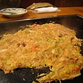 明太子文字燒，口味比我在台灣吃過的重。用小鏟子吃很有趣~