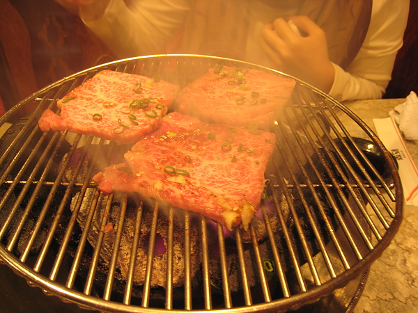 祕苑燒肉~正宗日本A5和牛，完全沒有肉腥味，入口即化阿~