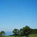 遠方海面上起了薄霧，便成雲海。