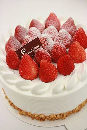 草莓鮮奶蛋糕~400 (需預定) 季節限定
