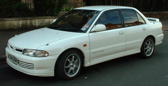 白色的LANCER GSR