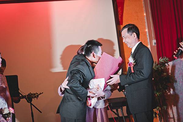 跟媽媽抱抱 跟媽媽抱抱