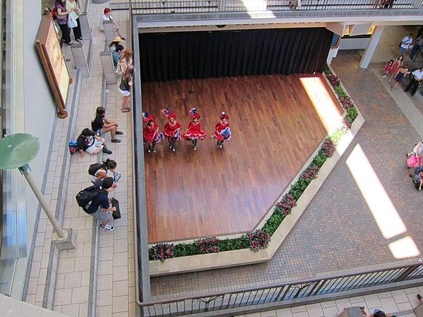 120611 Ala Moana Center Stage