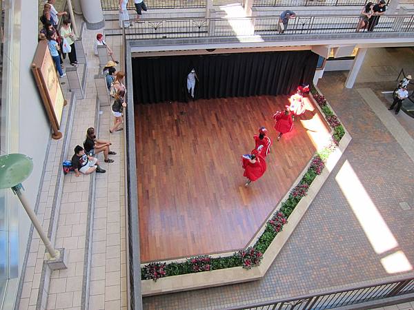 120611 Ala Moana Center Stage