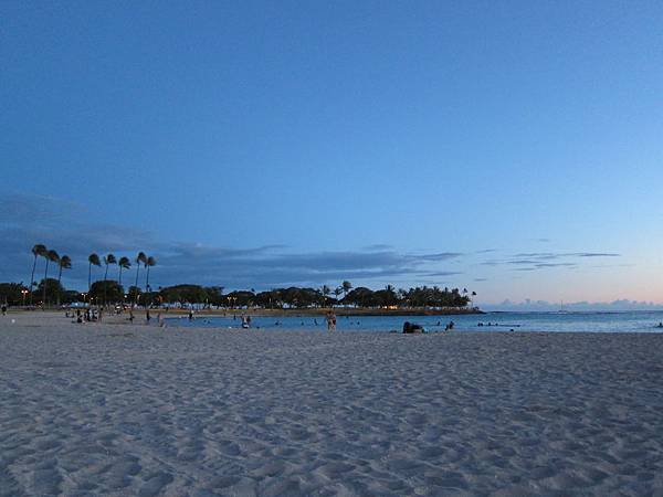 120611 Ala Moana Beach Park