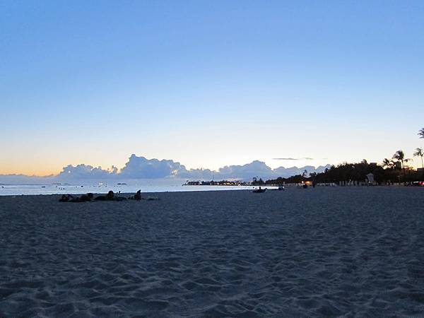 120611 Ala Moana Beach Park