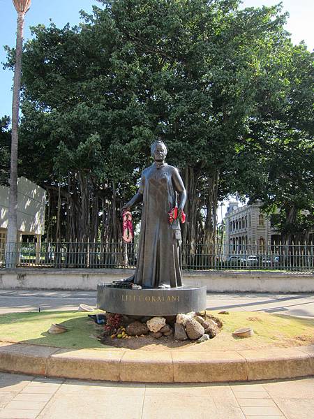 120613 Queen Liliuokalani Statue (1)