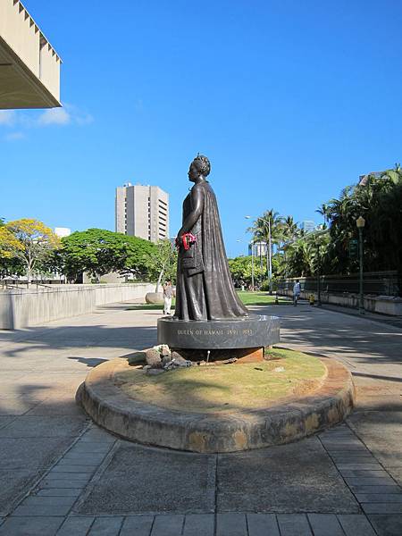 120613 Queen Liliuokalani Statue (2)