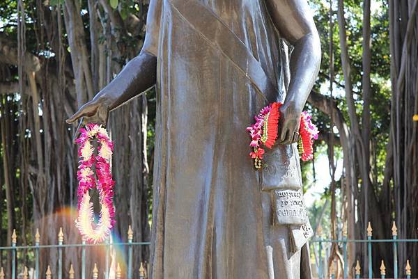 Queen Liliuokalani Statue by Ben