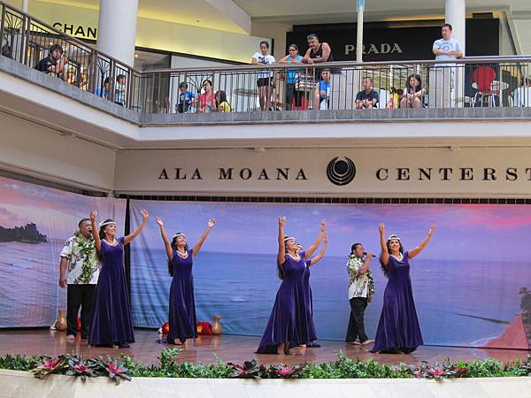 120621 Ala Moana Center Hula Show (1)