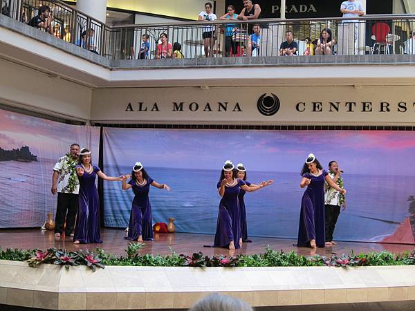 120621 Ala Moana Center Hula Show (2)