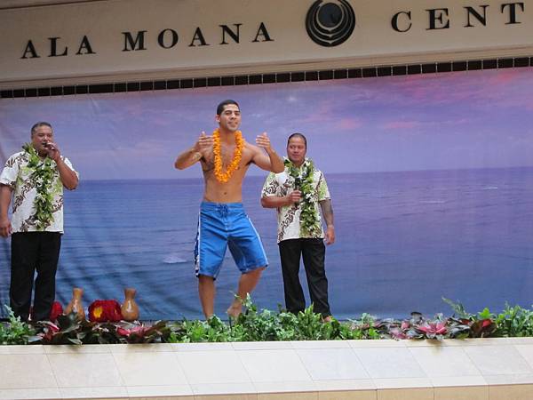 120621 Ala Moana Center Hula Show (4)