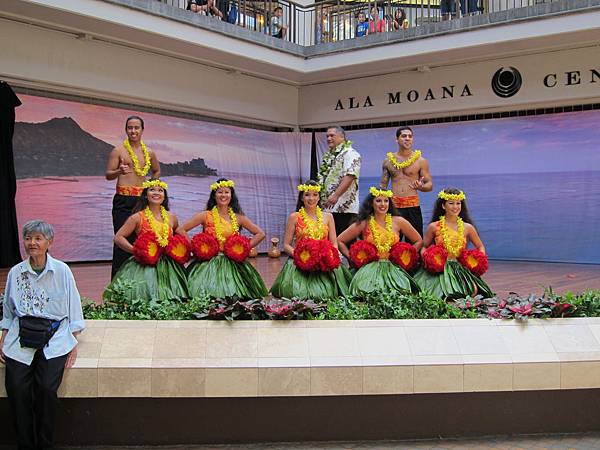 120621 Ala Moana Center Hula Show (10)