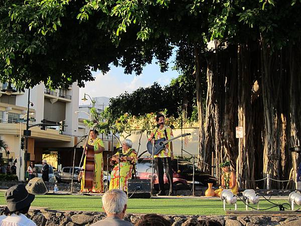 120621 Kuhio Beach Hula Show (6)