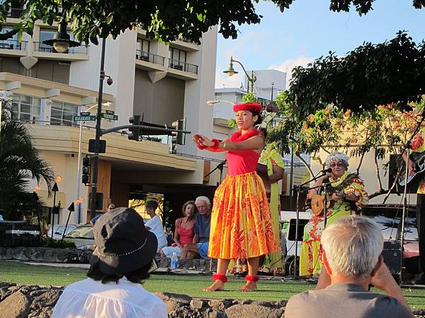 120621 Kuhio Beach Hula Show (8)