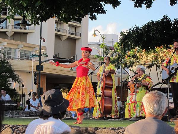 120621 Kuhio Beach Hula Show (9)