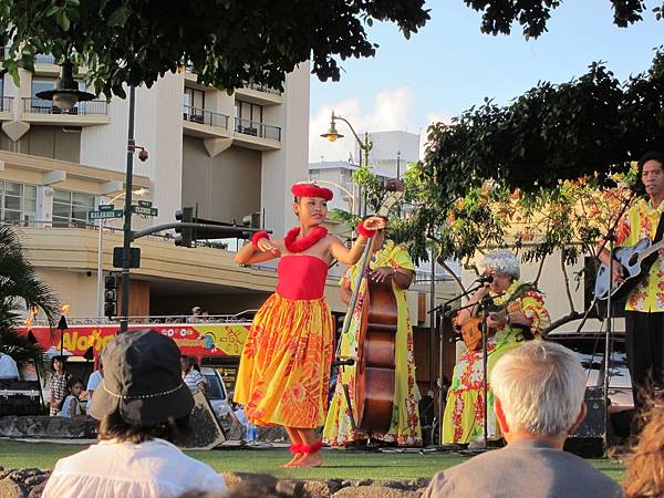 120621 Kuhio Beach Hula Show (10)