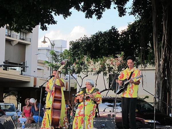 120621 Kuhio Beach Hula Show (11)