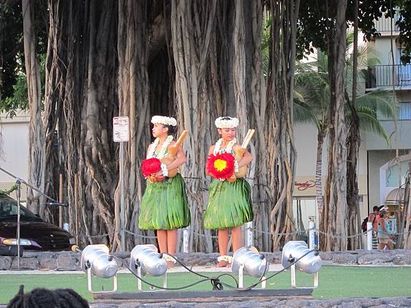 120621 Kuhio Beach Hula Show (12)