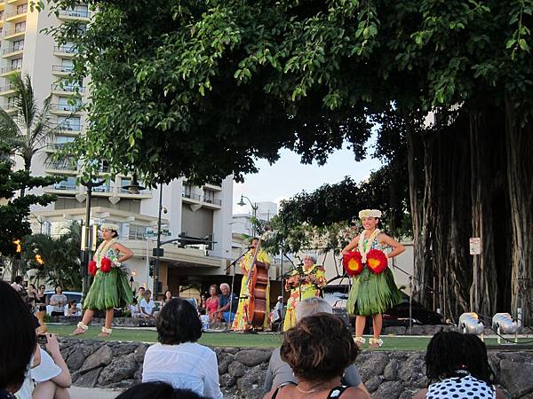 120621 Kuhio Beach Hula Show (13)