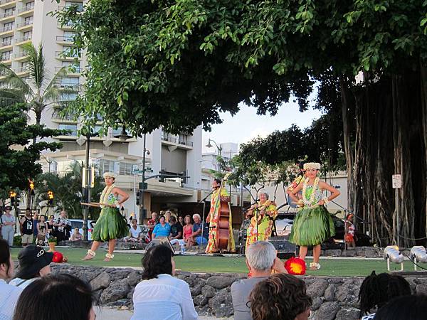 120621 Kuhio Beach Hula Show (14)