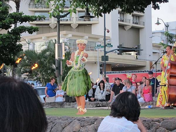 120621 Kuhio Beach Hula Show (16)