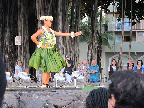 120621 Kuhio Beach Hula Show (18)