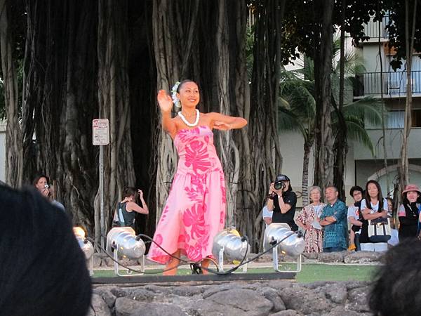 120621 Kuhio Beach Hula Show (20)