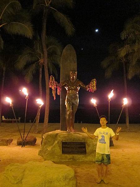 131205-5 Duck Kahananmoku Memorial Statue (1)