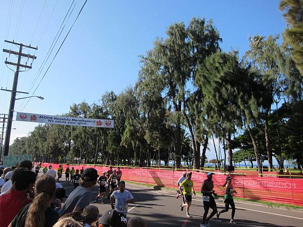 131208-1 Honolulu Marathon (6)