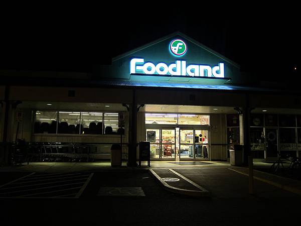 131208-7 Foodland @ Laie (1)