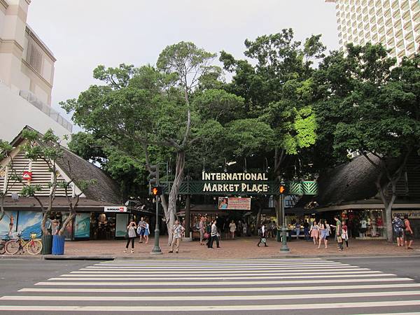 131214-3 Kalakaua Ave (5) 131214-3 Kalakaua Ave (5)