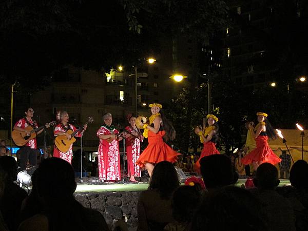 131214-5 Kuhio Beach Park Hula Show (3)