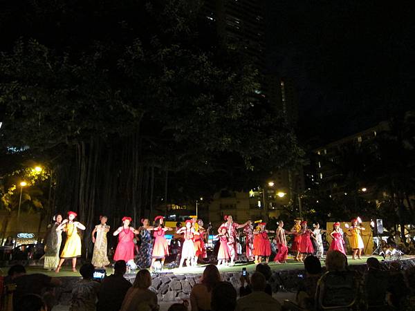 131214-5 Kuhio Beach Park Hula Show (5)