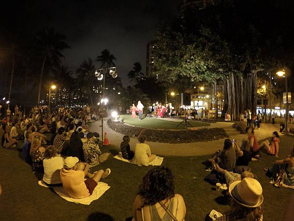 150326-4 Kuhio Beach Hula Show (1)