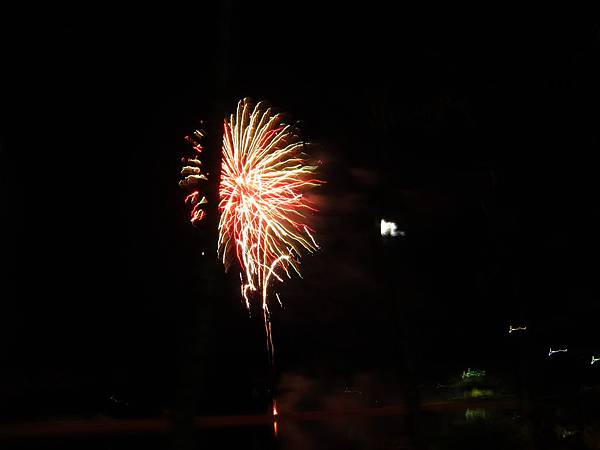 150327-4 Hilton Waikoloa Village Firework (2) 150327-4 Hilton Waikoloa Village Firework (2)