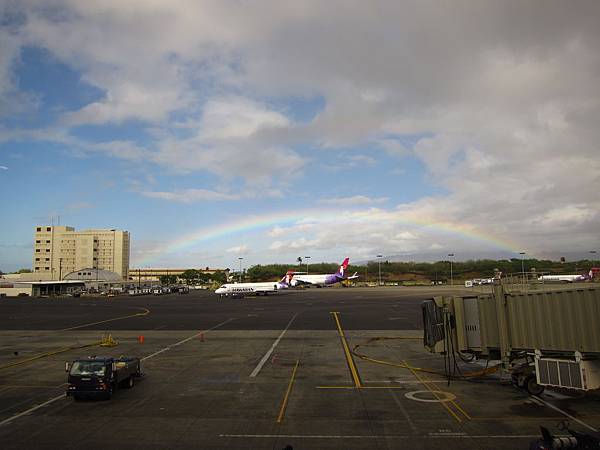 150330-1 Rainbow @ Honolulu Airport (4)