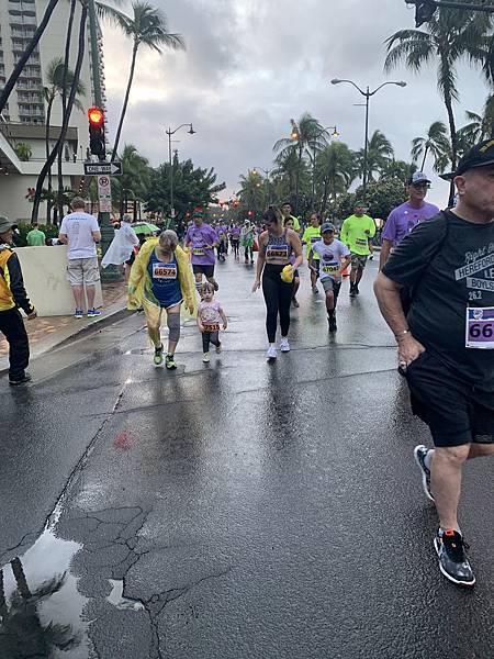 181208-1 Kalakaua Merrie Mile (3).jpg