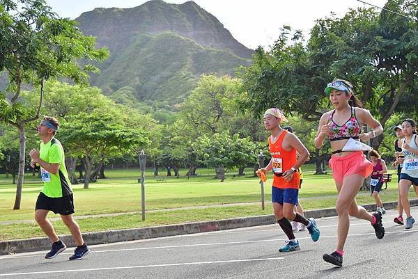 181209-1 Honolulu Marathon by Allsports (6).jpg