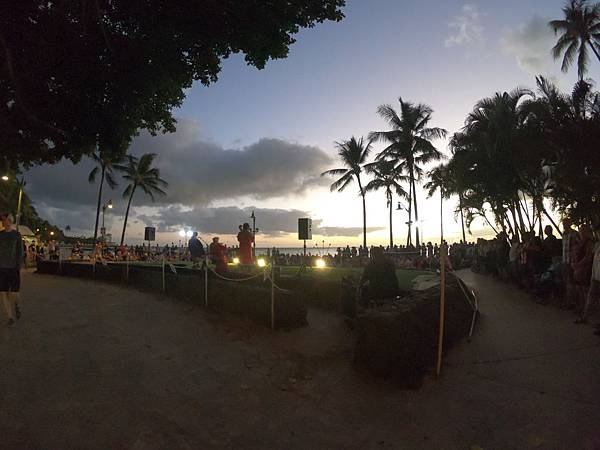 181213-4 Kuhio Beach Park Hula Show (2).jpg