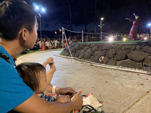 181213-4 Kuhio Beach Park Hula Show (4).jpg