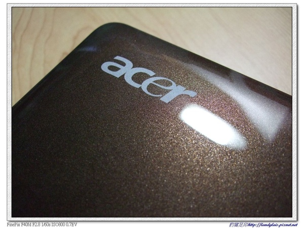 Acer Aspire One金燦棕筆電外殼近拍