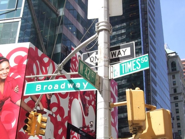 090413 W 42nd St.＠Broadway